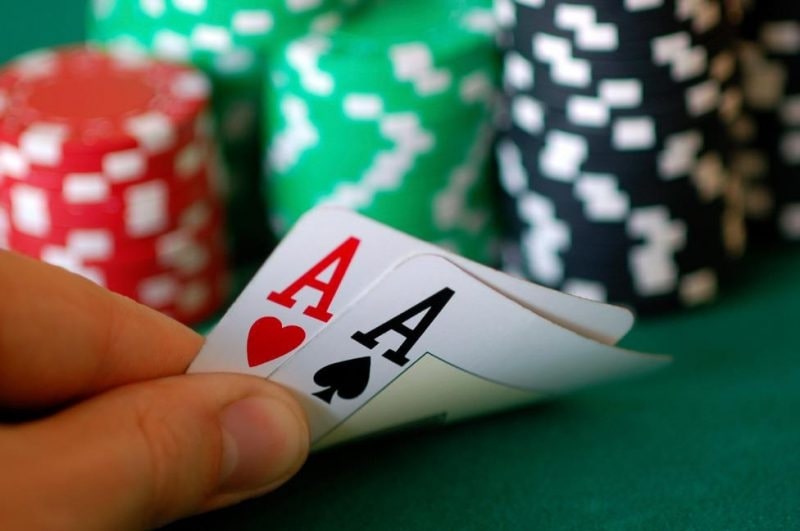 Bài Poker cuốn hút khiến bet thủ say đắm quên lối về